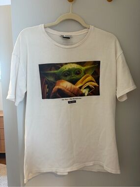 Zara White Graphic Tee with Green Baby Yoda Print